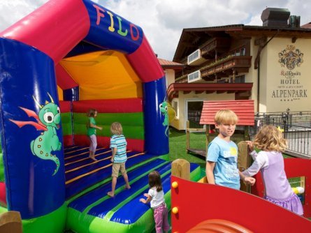 familie en spa resort alpenpark seefeld in tirol (18)